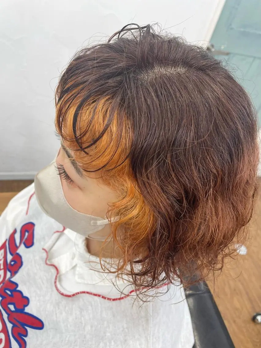 ショート カラー ブリーチ オレンジ 青木 優歩のヘアスタイル