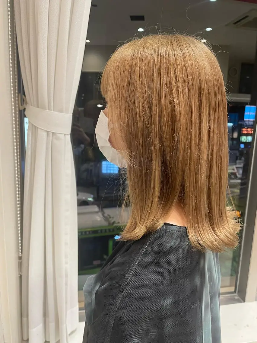 ミディアム カラー 外ハネヘア 飯塚 愛美のヘアスタイル
