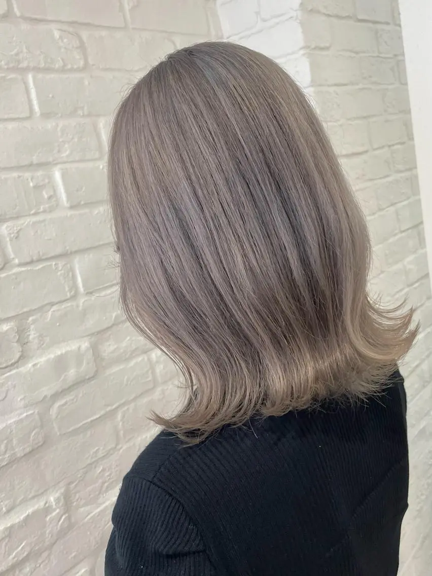 ミディアム ヘアカラー 米津 優花のヘアスタイル