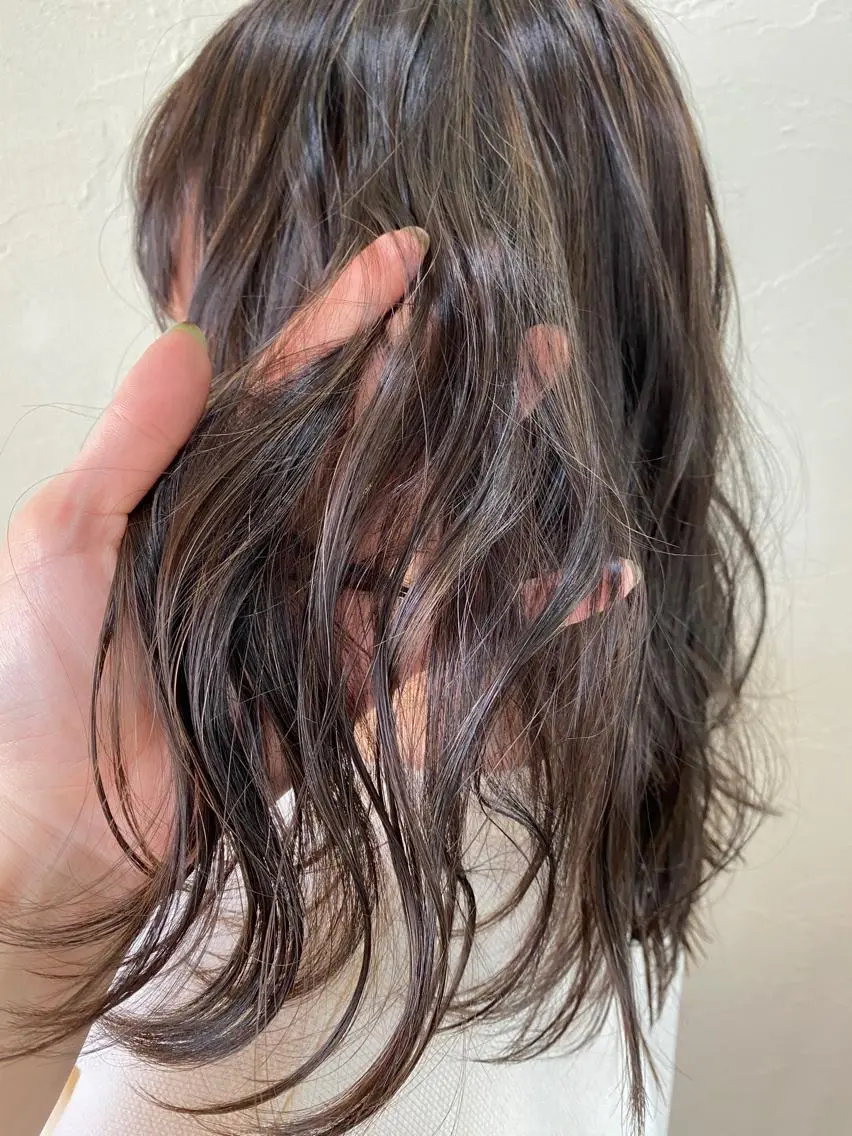 セミロング カラー ハイライトカラー ハイライト ヘアカラー トリートメント ENIF ヤマグチアツコのヘアスタイル