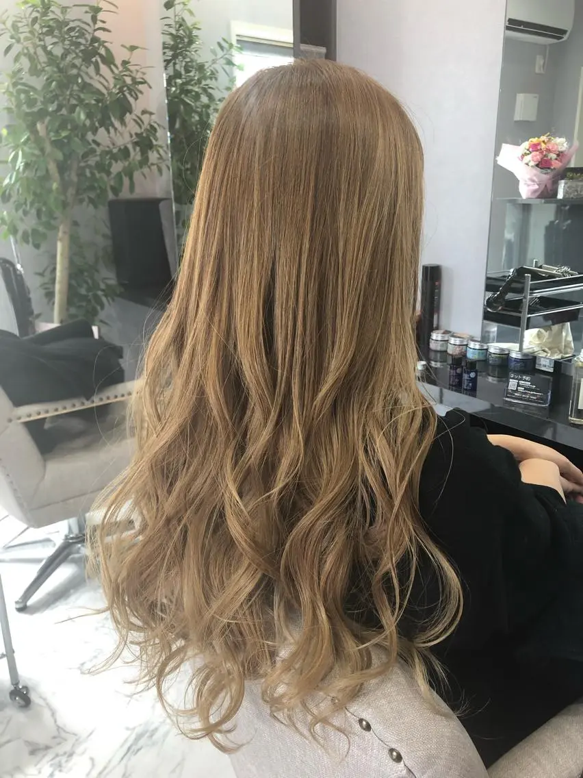 ロング カラー カット ヘアカラー トリートメント FAVORE 【ファヴォーレ】のヘアスタイル