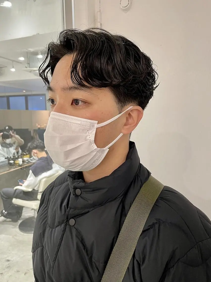 ショート カラー パーマ ヘアアレンジ メンズ メンズバレイヤージュ メンズブリーチ センターパート フェードカット メンズハイライト ハイトーン/レイヤー 🌸さくらのヘアスタイル