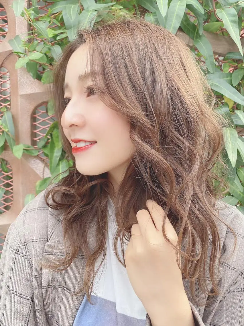ロング 藤田 美穂のヘアスタイル