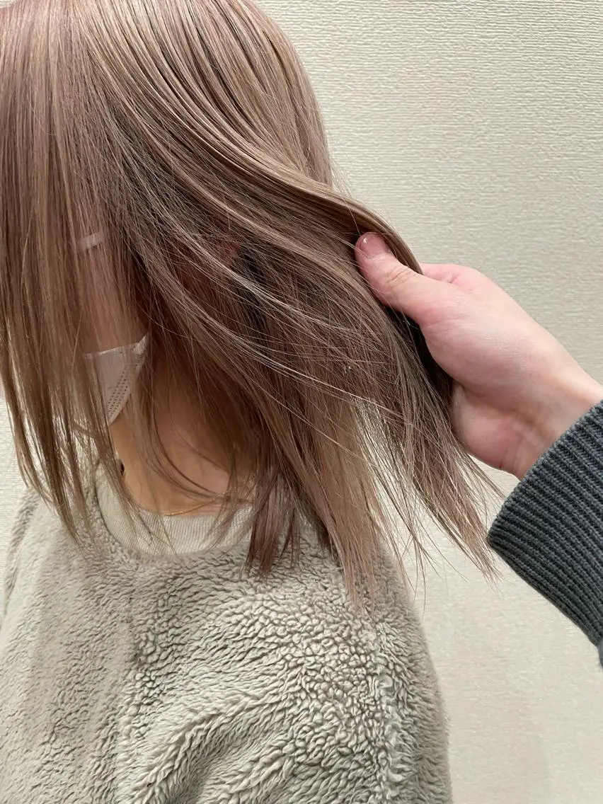 ミディアム カラー ベージュカラー ミルクティーベージュ ショート/レイヤー /札幌/小山内のヘアスタイル