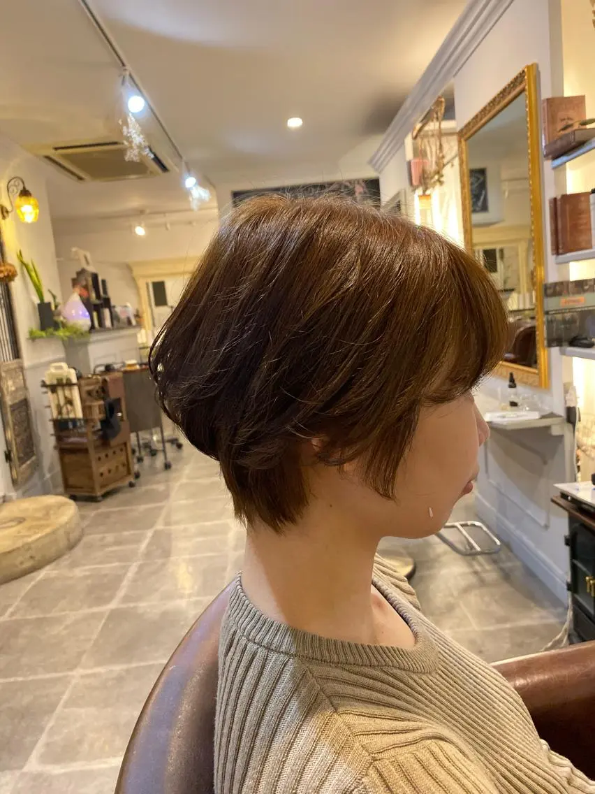 ショート カラー ベージュカラー レイヤーカット ショートヘア 福嶋 愛のヘアスタイル