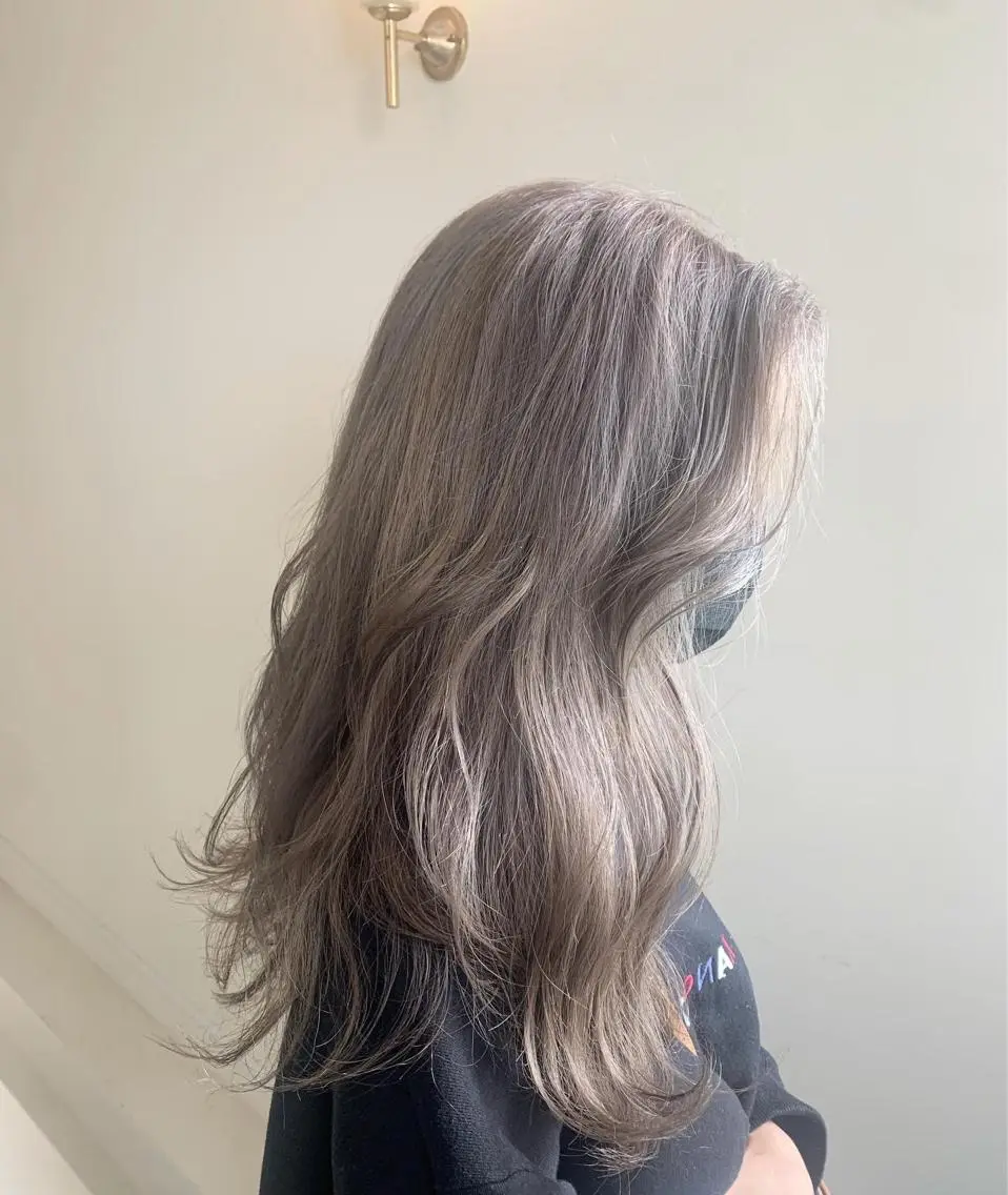 セミロング カラー ヘアカラー トリートメント 本間 結衣のヘアスタイル