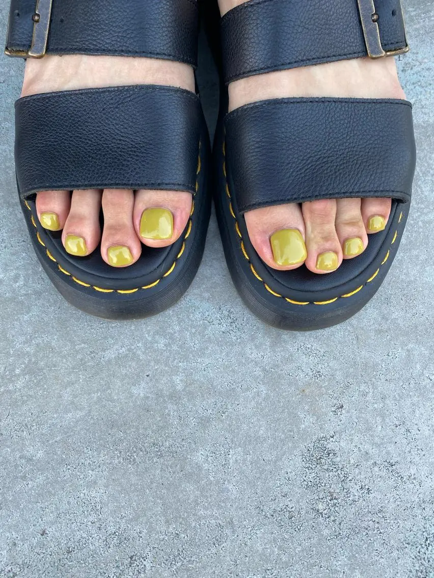 ネイル フットネイル nailsalon ULLのネイルデザイン
