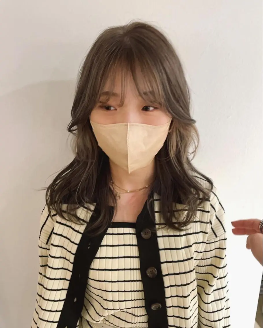 セミロング カラー senmyo naoのヘアスタイル