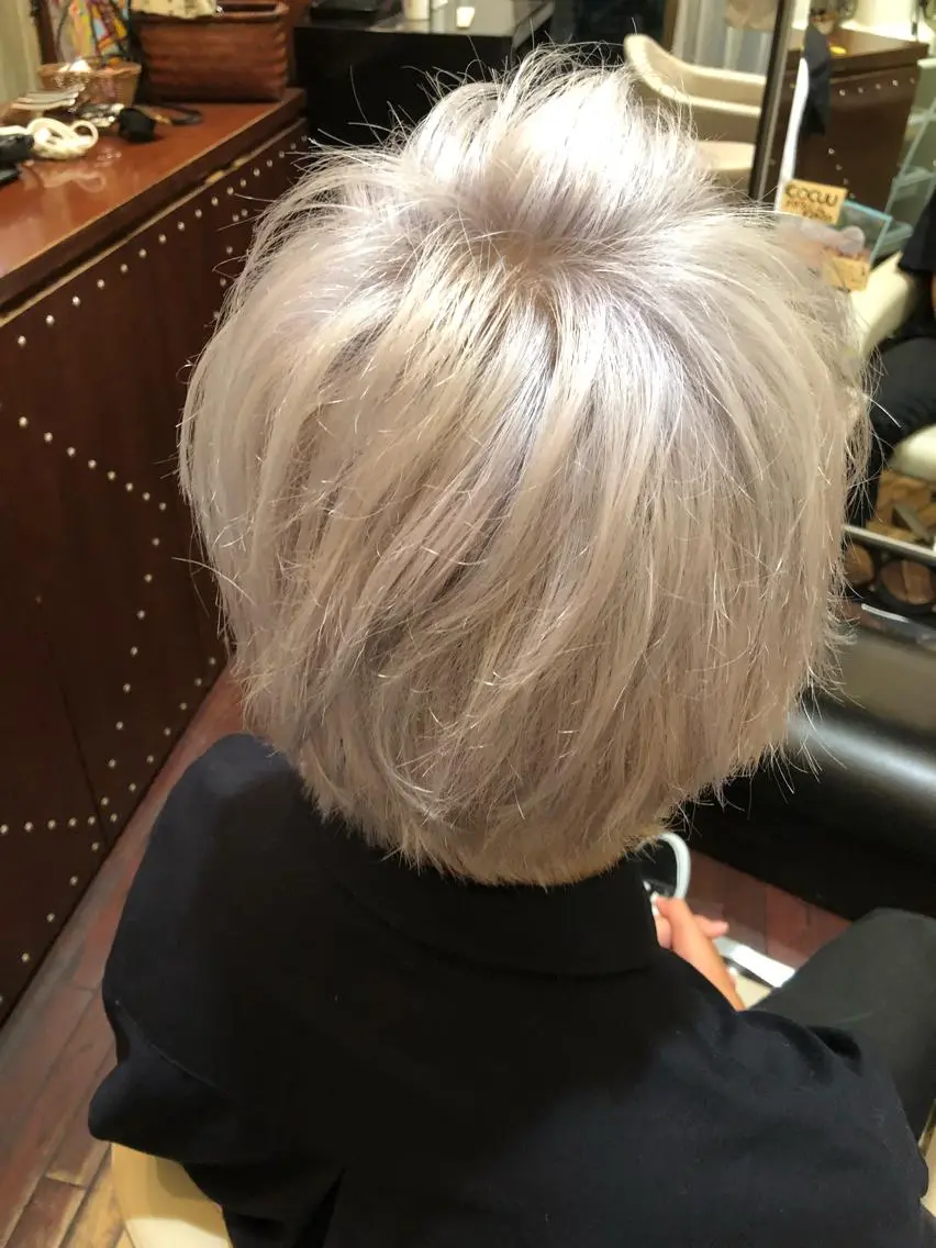 ショート カラー メンズ メンズブリーチ ブリーチ シルバー こすげひろと カラー講師のヘアスタイル