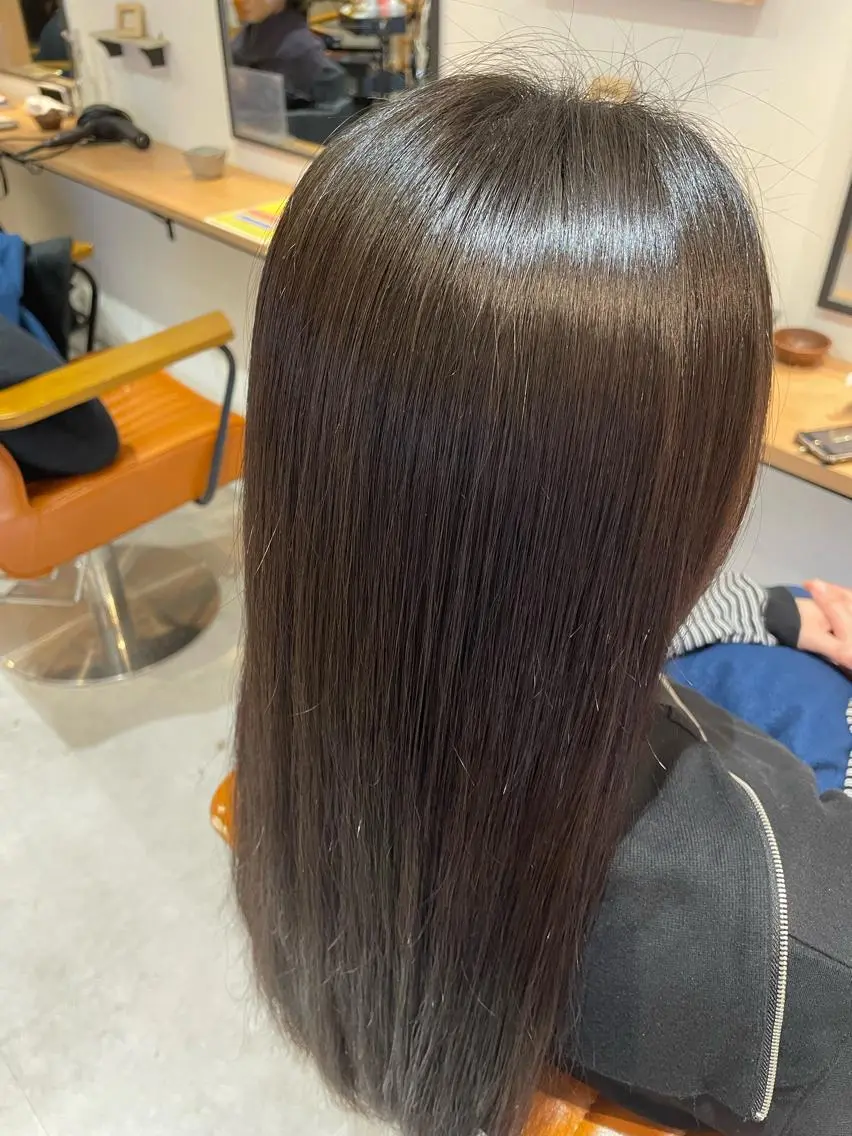 ロング 東 歩音のヘアスタイル