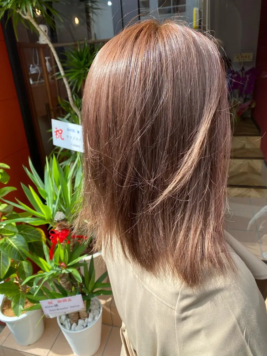 ロング カラー ベージュカラー ミルクティーベージュ 大久保 愛のヘアスタイル