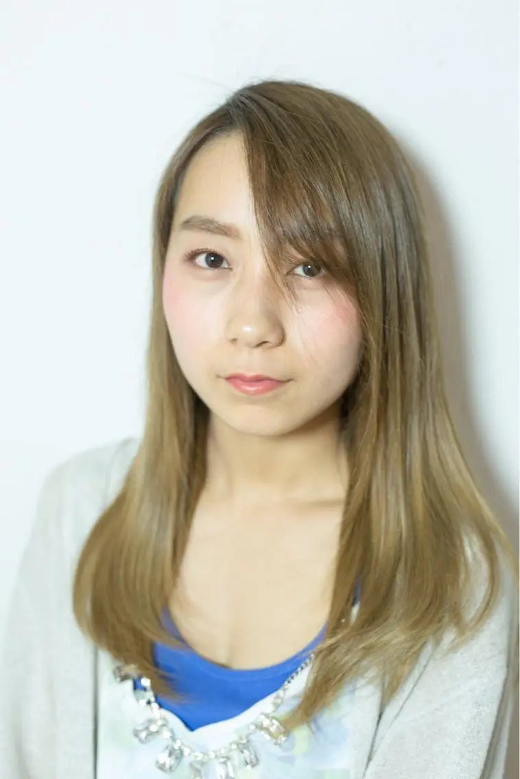 セミロング リズ 都島のヘアスタイル