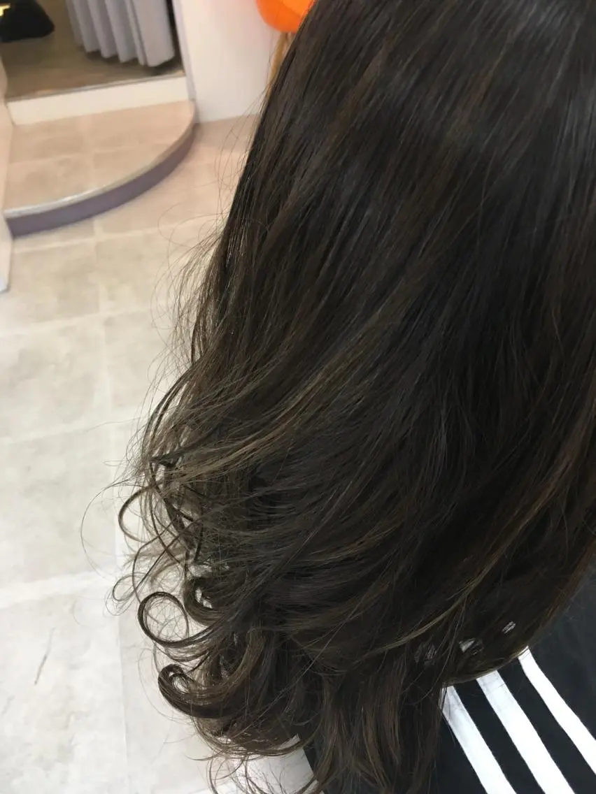 セミロング ロング カラー 髪質改善 中川 翔のヘアスタイル