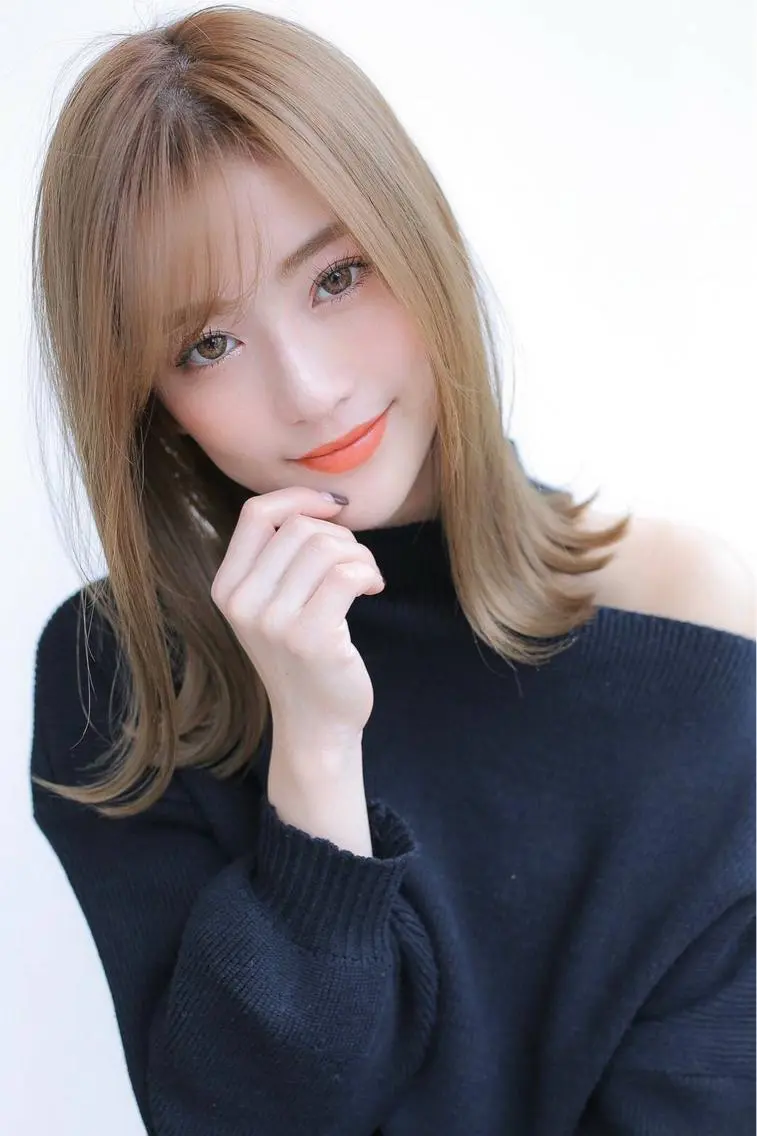 ロング 浦田侑希 CODE.LINEのヘアスタイル