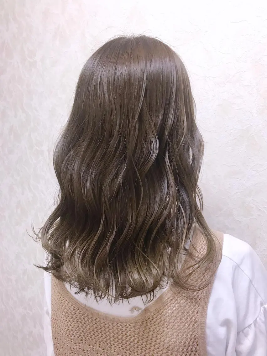 ショート カラー アッシュ ブリーチ 透明感カラー グレージュ ブリーチなしカラー カット ヘアカラー トリートメント ブリーチ/髪質改善/ レイヤー/YUTOのヘアスタイル