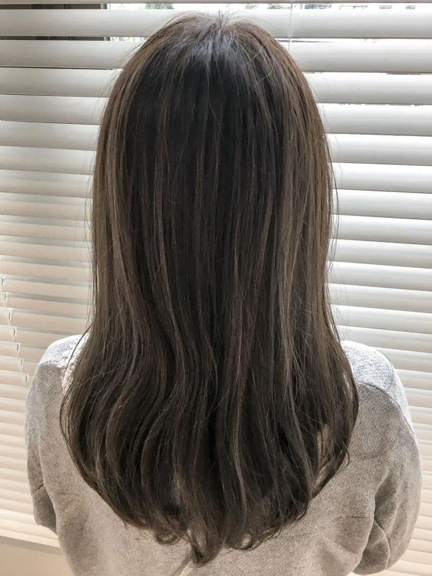 セミロング ハイライト ヘアカラー トリートメント バレイヤージュ 藤沢 髪質改善 竹内ケンゴのヘアスタイル