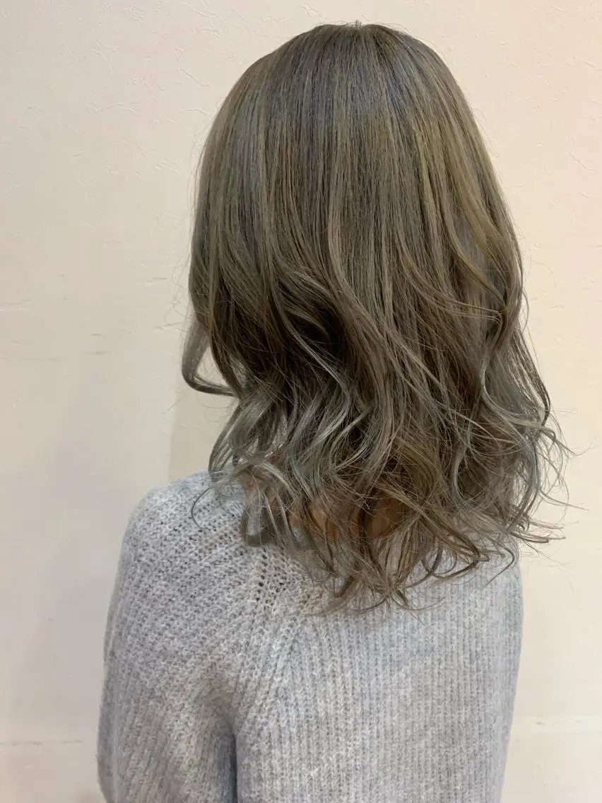 セミロング カラー アッシュ ダブルカラー Freez狭間 裕美のヘアスタイル