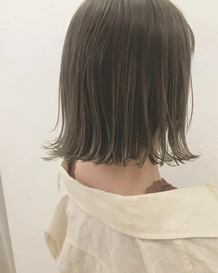 ショート カラー ハイトーンボブ 前田 表参道　グレージュのヘアスタイル