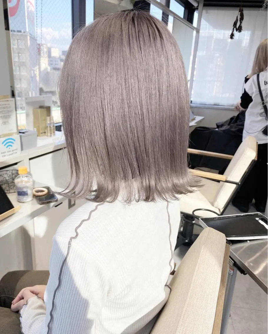 ミディアム アイスグレージュ デザイン🥇複雑履歴 ハイトーン特化のヘアスタイル
