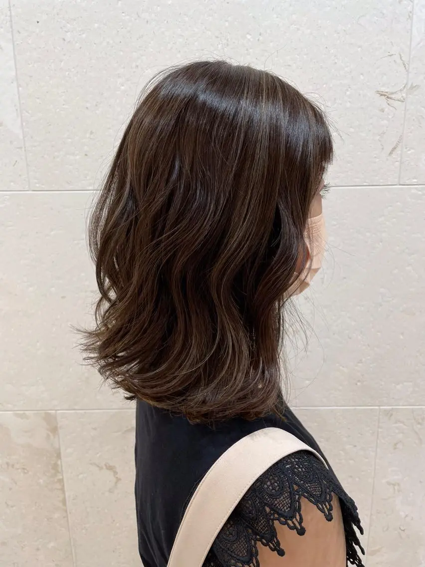 セミロング カラー ベージュカラー ハイライトカラー ハイライト カット ヘアカラー トリートメント 斉藤 貴也のヘアスタイル