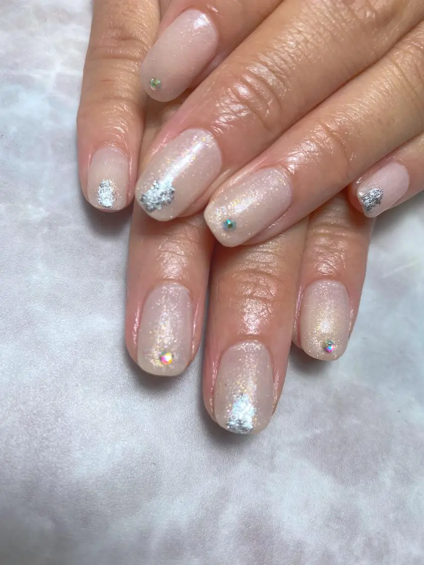 ネイル アイブロウ シンプルネイル ハンドネイル 🌿Charme🌿 MAIのネイルデザイン