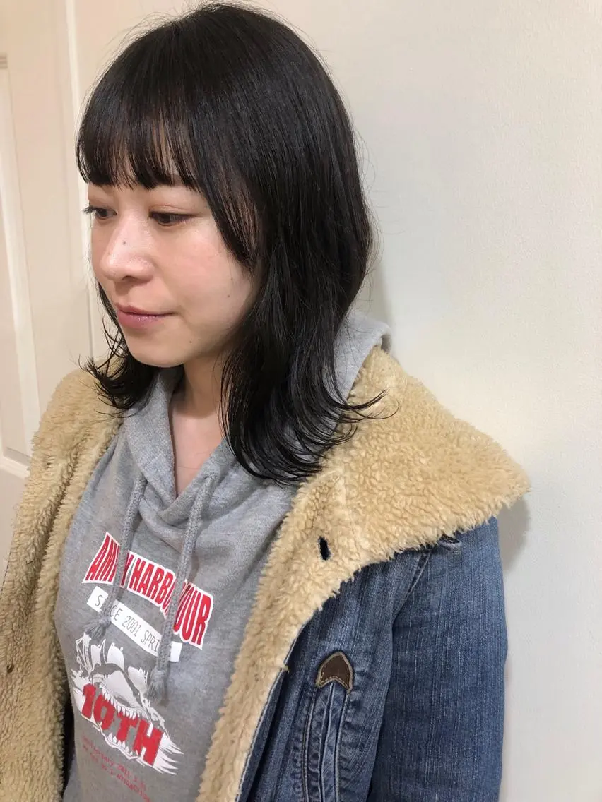 ミディアム カラー カット ヘアカラー トリートメント MIOベージュカラー 柔らかいカラーのヘアスタイル