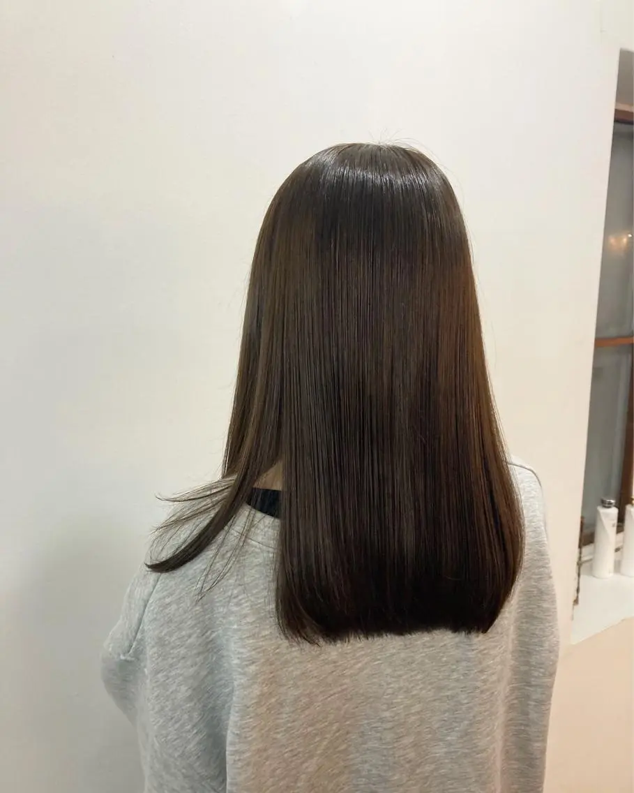 ロング アッシュ カット ヘアカラー トリートメント Kazaoka Saraのヘアスタイル