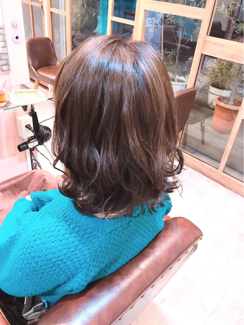 ミディアム カラー ヘアアレンジ 外ハネヘア ヘアカラー わたなべ ゆりかのヘアスタイル