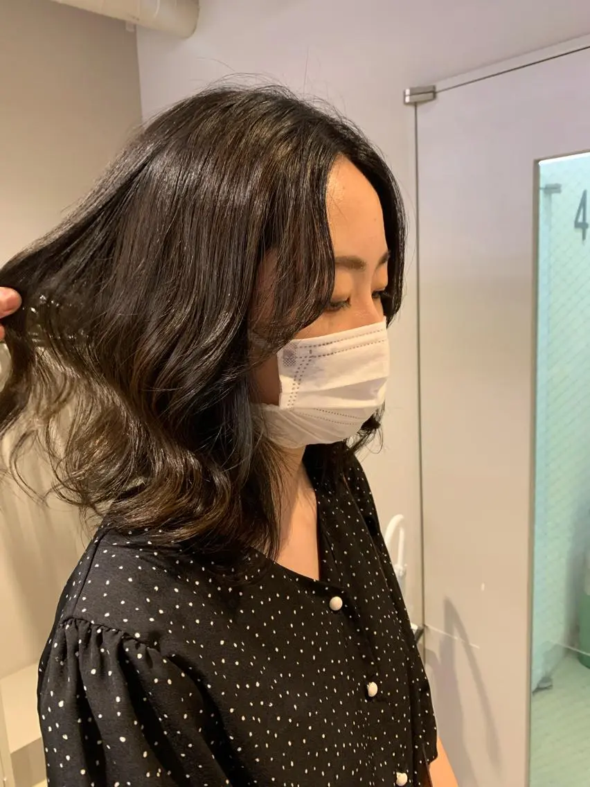 セミロング カラー 抜け感レイヤー︴ ニュアンスカラーのヘアスタイル