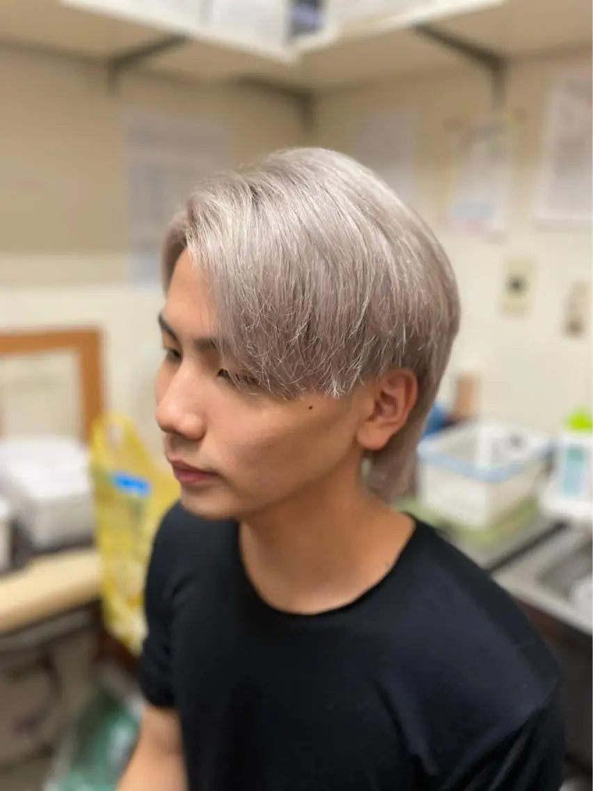 ショート カラー メンズ シルバー ホワイトシルバー ヘアカラー ✨ホワイトカラー✨ ホワイトブリーチ✨のヘアスタイル