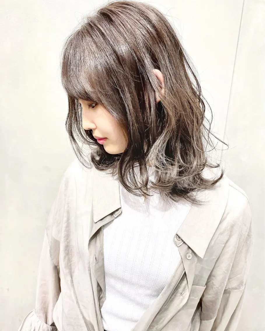 セミロング カラー 透明感カラー ハイライトカラー ハイトーンカラー ハイライト ヘアカラー 成城美容室 YOSHIMURAのヘアスタイル