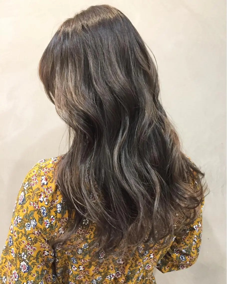 ロング ハイライト 髪質改善 縮毛矯正 トリートメント 酸熱トリートメント ヘアカラー トリートメント 中川 勝友のヘアスタイル