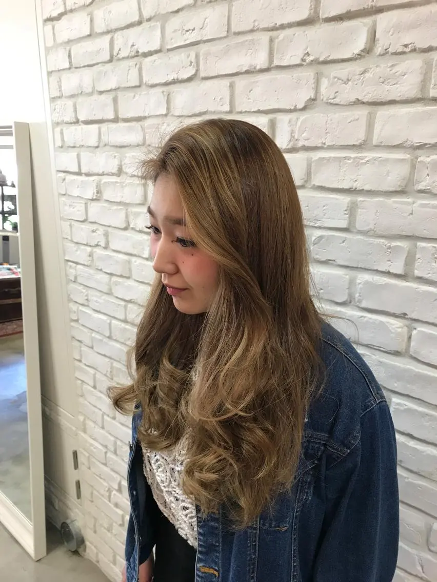 ロング カラー ハイライトカラー ハイライト 村上 真依子のヘアスタイル