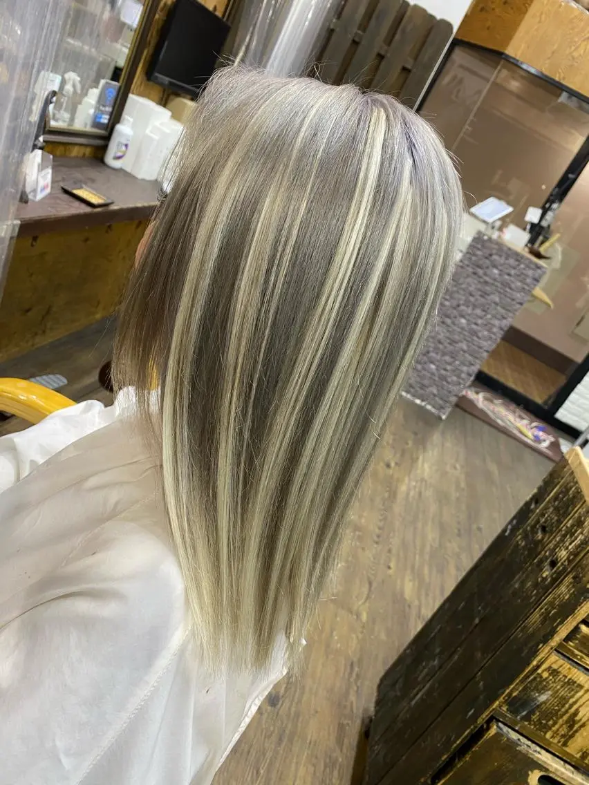 セミロング カラー シールエクステ エクステ ヘアカラー IwAsh大和駅前店 河野亜里香のヘアスタイル
