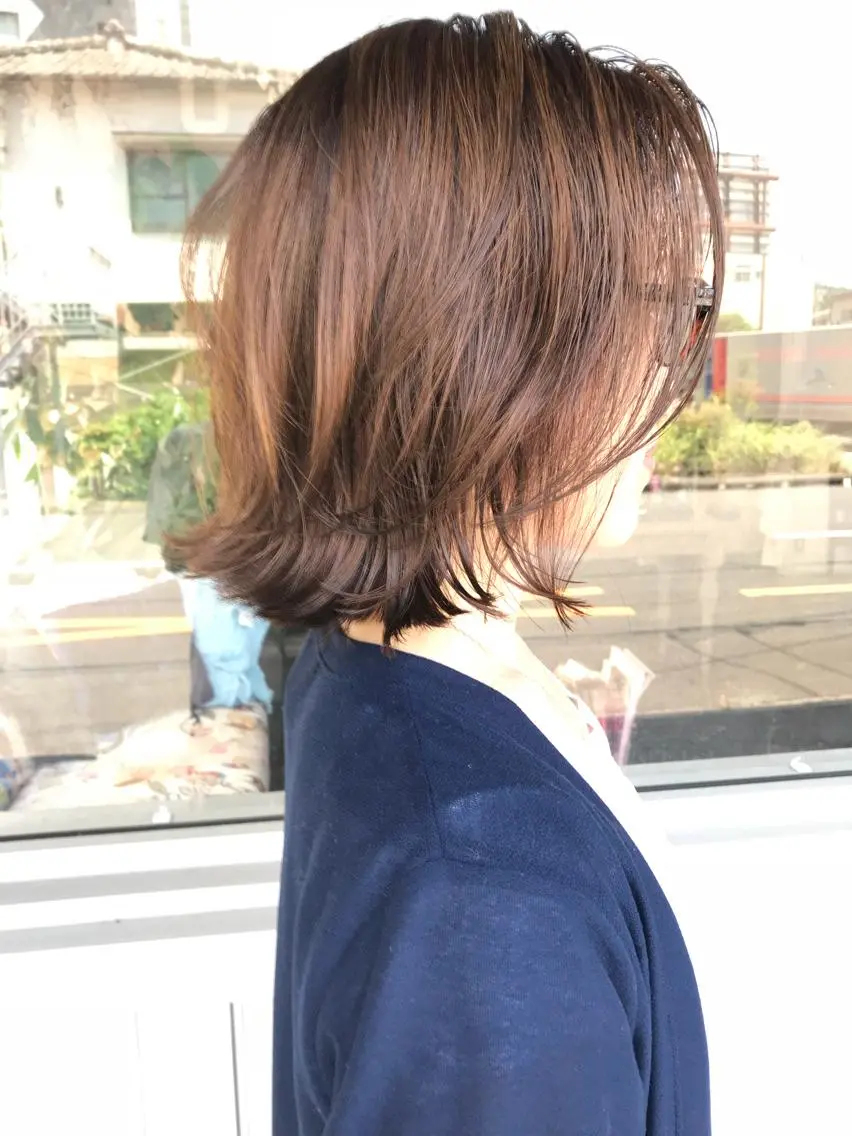 ミディアム カラー ヘアアレンジ お団子ヘア 切りっぱなしボブ バレイヤージュ ブリーチ グラデーションカラー Mariana/ 鶴原-ハイライトのヘアスタイル