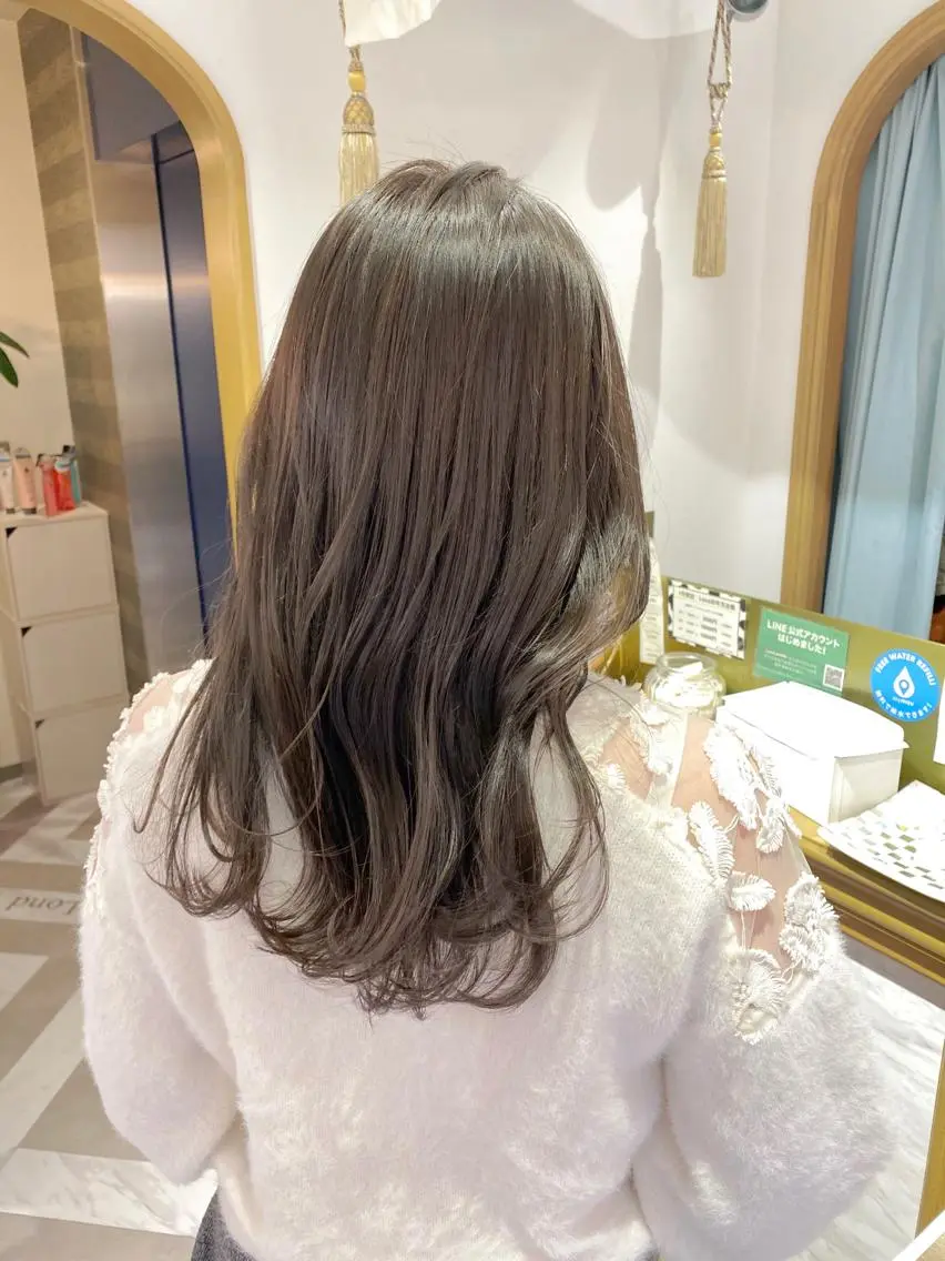 ミディアム カット ヘアカラー トリートメント レイヤーカット /透明感カラー西田のヘアスタイル