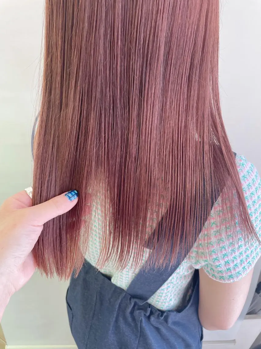 セミロング カラー ピンクカラー 齋藤 咲のヘアスタイル