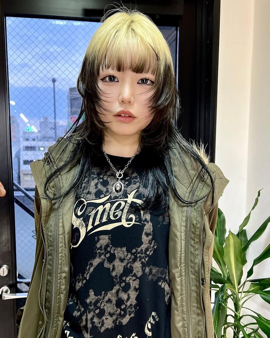 ミディアム カラー 黒髪 ブラウンカラー レイヤーカット ウルフカット ウルフ/レイヤー /ブリーチ/心斎橋のヘアスタイル