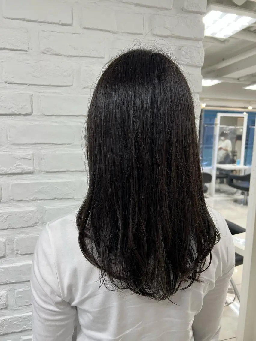 セミロング カラー ブルーカラー ブルージュ 透明感カラー イルミナカラー カット ヘアカラー 【暖色カラー特化】 中山由梨のヘアスタイル