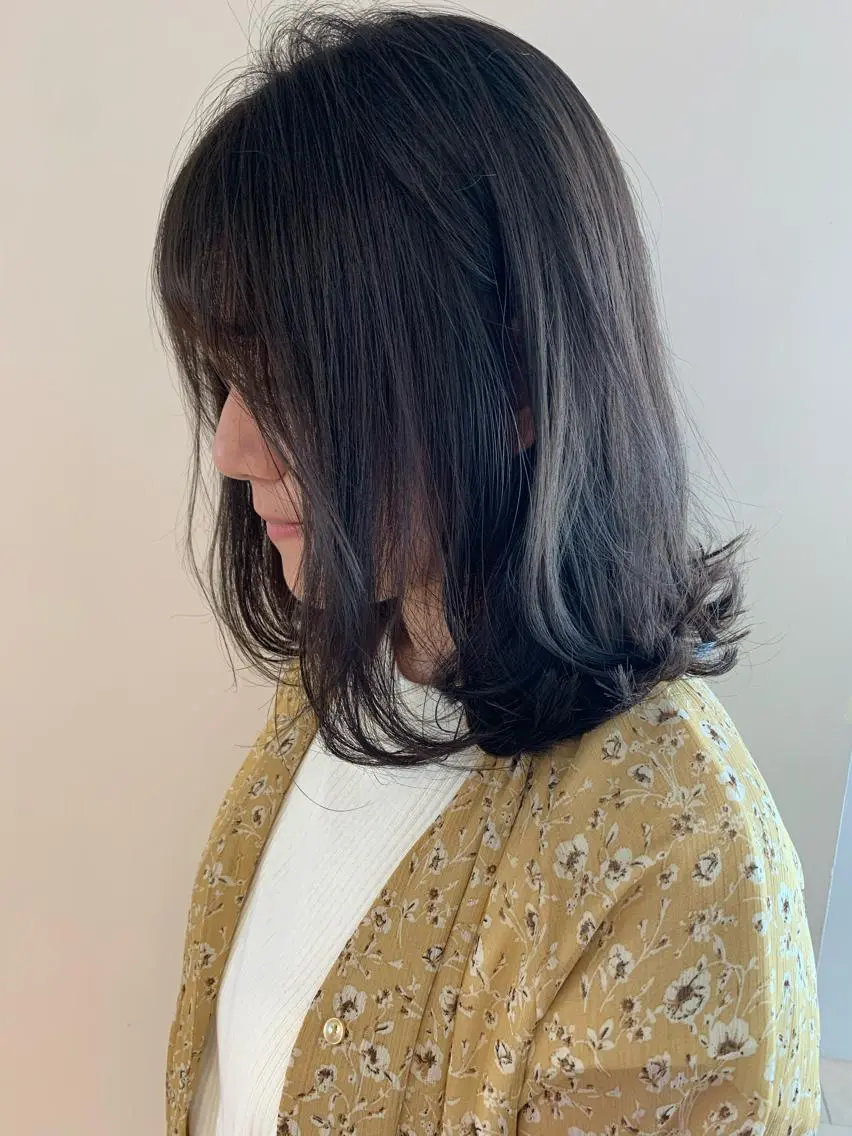 ミディアム カラー ヘアカラー トリートメント 顔まわりカット✄ ベージュカラー🧸のヘアスタイル