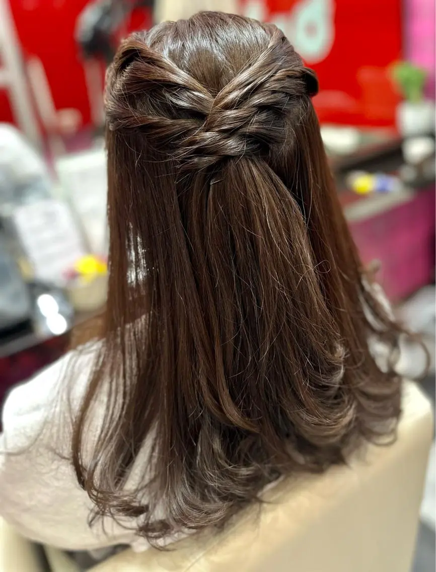 ロング 横山 千春のヘアスタイル
