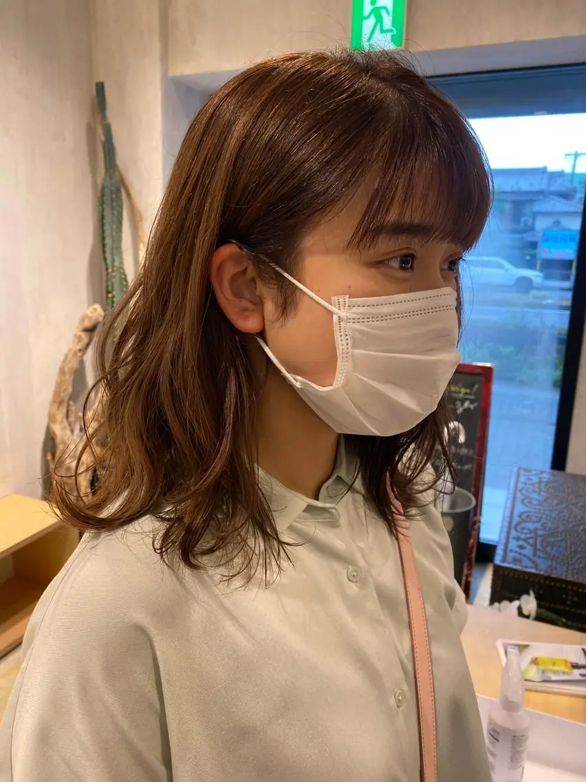 セミロング カラー ベージュカラー ブリーチ レイヤーカット 近藤 千裕のヘアスタイル