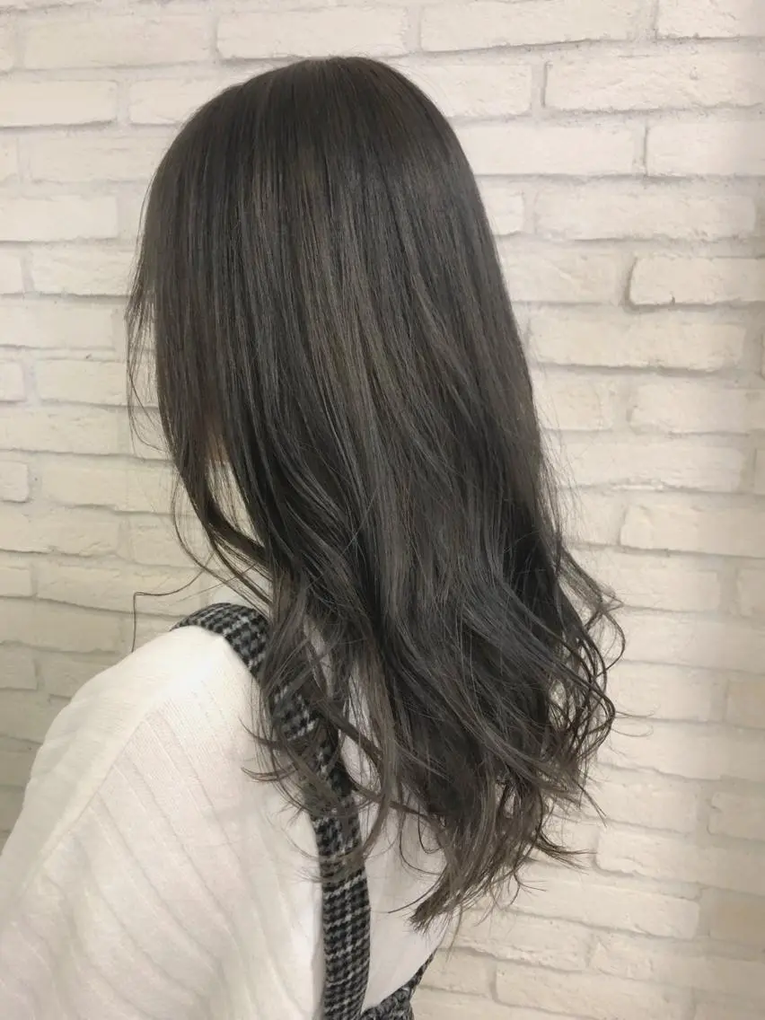 ロング カラー ブリーチ 透明感カラー グレージュ ハイライトカラー ハイライト 大平 美沙のヘアスタイル
