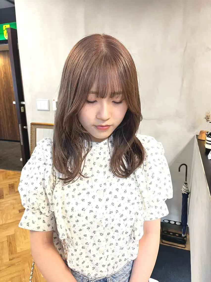 ミディアム カラー ヘアアレンジ ベージュカラー ブリーチ ミルクティーベージュ ena/ブリーチなし 透明感・レイヤー🎀のヘアスタイル