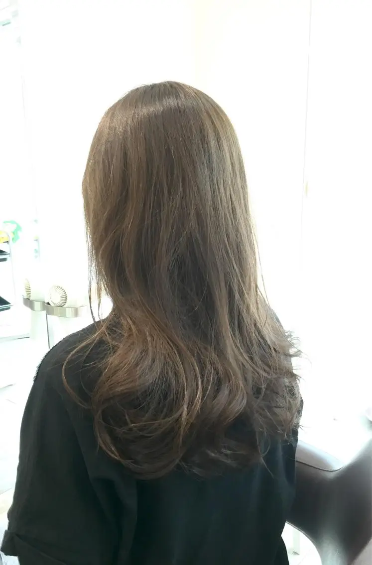 ロング カラー アッシュ ベージュカラー 中村 よしひでのヘアスタイル