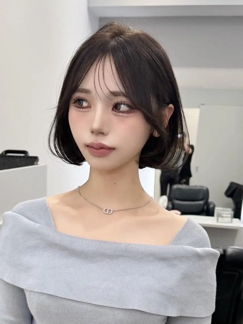 ミディアム 𝒜𝑜𝒾𝓀𝑜 /透明感カラーのヘアスタイル