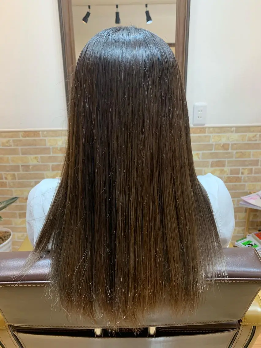 ロング カラー ヘアーハウス テンプラードのヘアスタイル