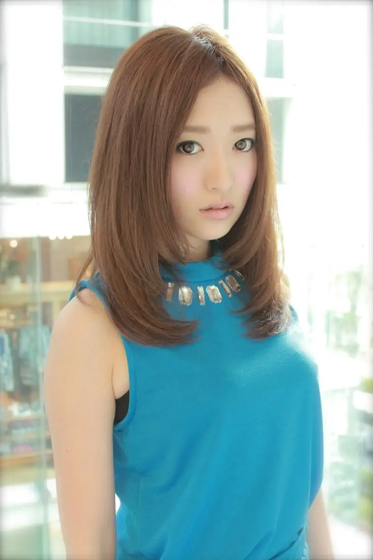 ミディアム 浅香 美加のヘアスタイル