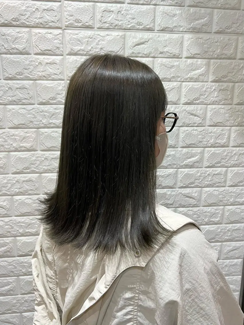 ミディアム カラー グレージュ オリーブグレージュ オリーブグレー 石野 友唯のヘアスタイル
