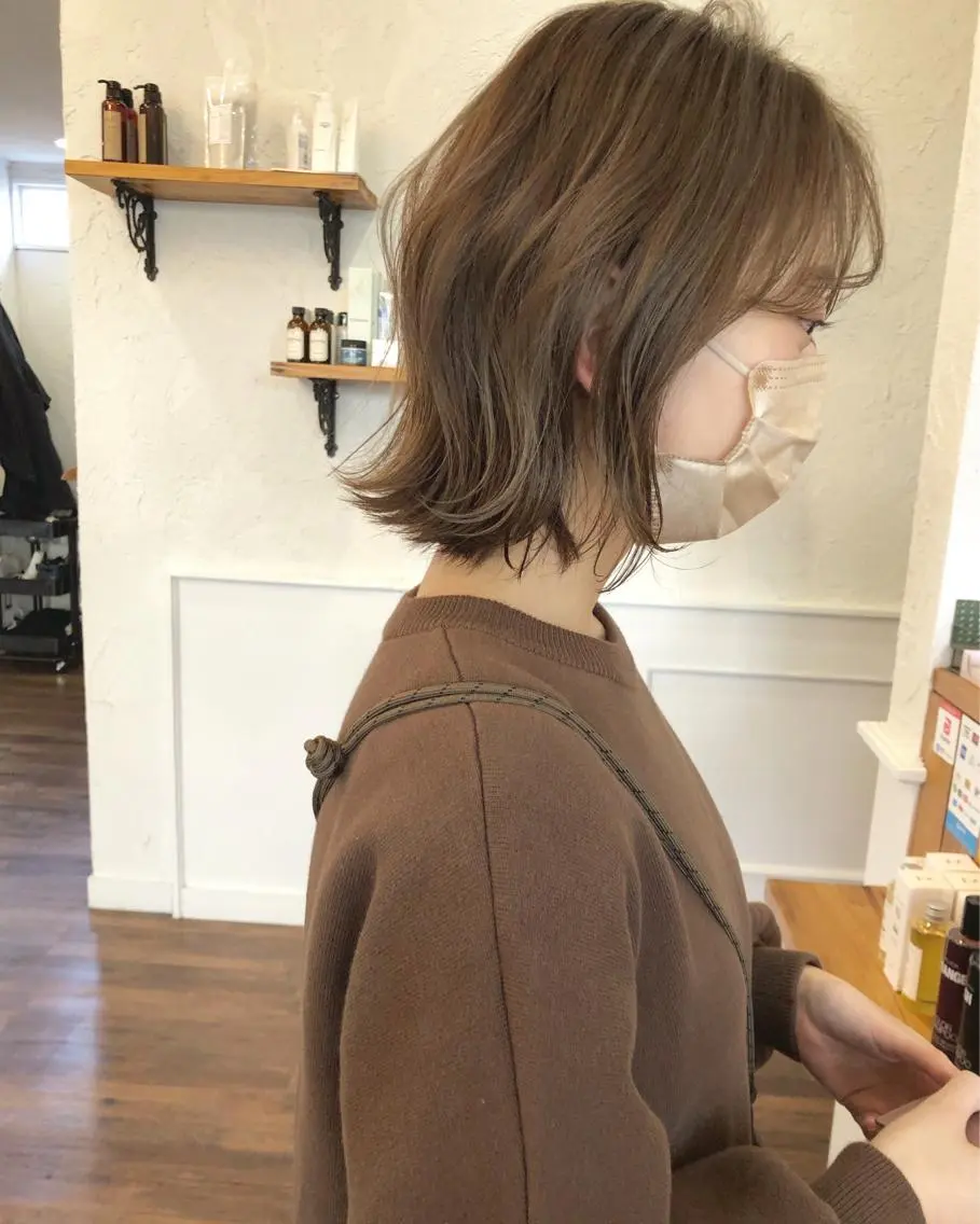 ミディアム カラー グレージュ ハイライトカラー ミルクティーグレージュ ハイライト ヘアカラー 江原 彩華のヘアスタイル